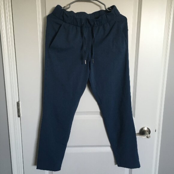 Lululemon On The Fly 7/8 Pant - Code Blue Size 4 - Picture 1 of 3